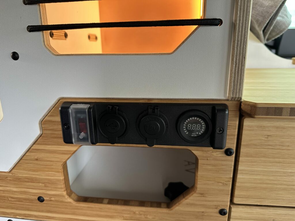 ref-693-van-neuf-renault-trafic-150-ch-boite-auto-grand-confort-pack-visivilite-pack-easy-park-plus-nantes