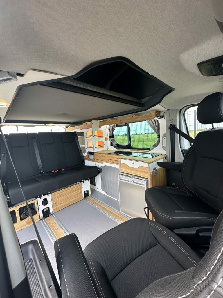 ref-693-van-neuf-renault-trafic-150-ch-boite-auto-grand-confort-pack-visivilite-pack-easy-park-plus-nantes