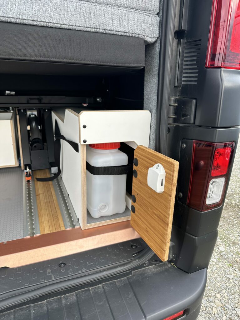 ref-693-van-neuf-renault-trafic-150-ch-boite-auto-grand-confort-pack-visivilite-pack-easy-park-plus-nantes