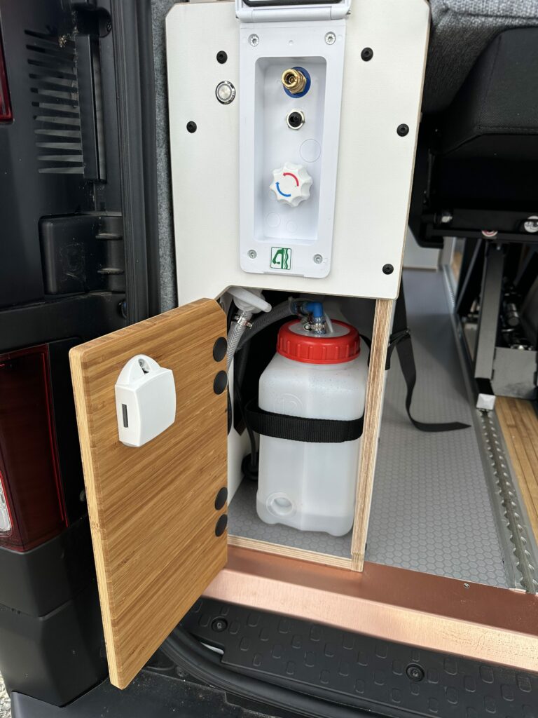 ref-693-van-neuf-renault-trafic-150-ch-boite-auto-grand-confort-pack-visivilite-pack-easy-park-plus-nantes