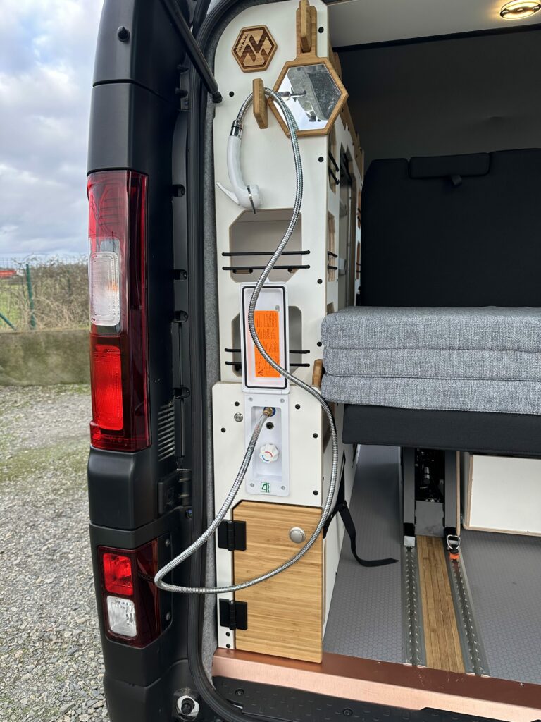 ref-693-van-neuf-renault-trafic-150-ch-boite-auto-grand-confort-pack-visivilite-pack-easy-park-plus-nantes