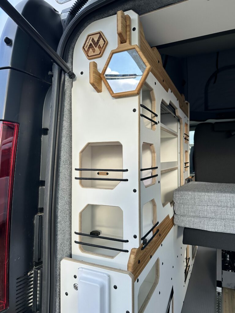 ref-693-van-neuf-renault-trafic-150-ch-boite-auto-grand-confort-pack-visivilite-pack-easy-park-plus-nantes