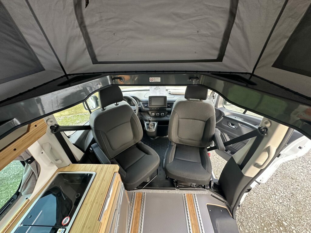 ref-693-van-neuf-renault-trafic-150-ch-boite-auto-grand-confort-pack-visivilite-pack-easy-park-plus-nantes