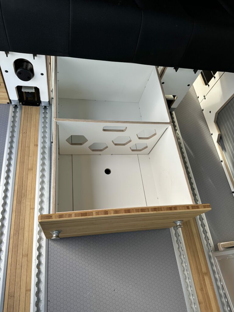 ref-693-van-neuf-renault-trafic-150-ch-boite-auto-grand-confort-pack-visivilite-pack-easy-park-plus-nantes