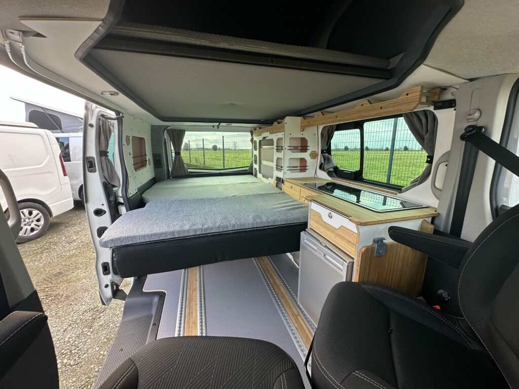 ref-693-van-neuf-renault-trafic-150-ch-boite-auto-grand-confort-pack-visivilite-pack-easy-park-plus-nantes