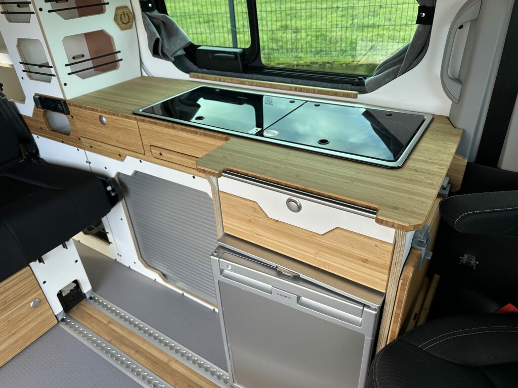 ref-693-van-neuf-renault-trafic-150-ch-boite-auto-grand-confort-pack-visivilite-pack-easy-park-plus-nantes